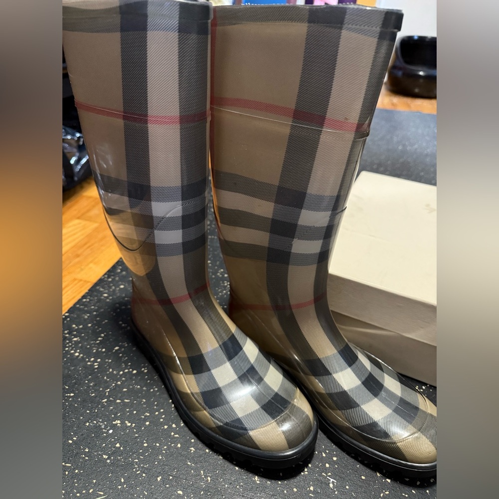 Burberry Rainboots (Authentic)